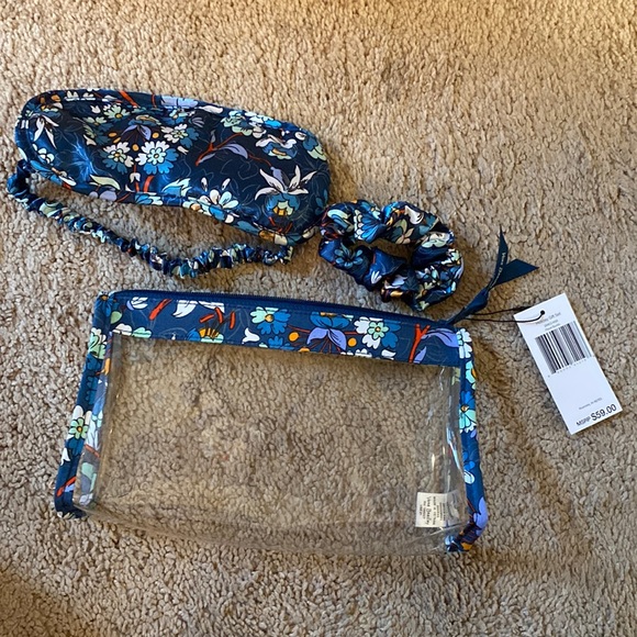 Vera Bradley Accessories - Vera Bradley holiday gift set floral bursts eye mask scrunchie clear case nwt
